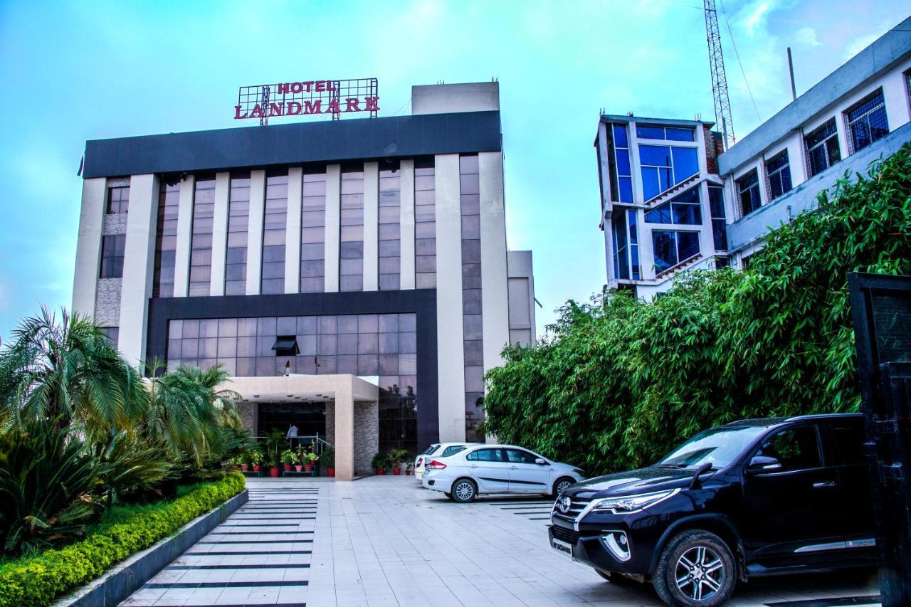 Hotel Landmark Rewa Extérieur photo