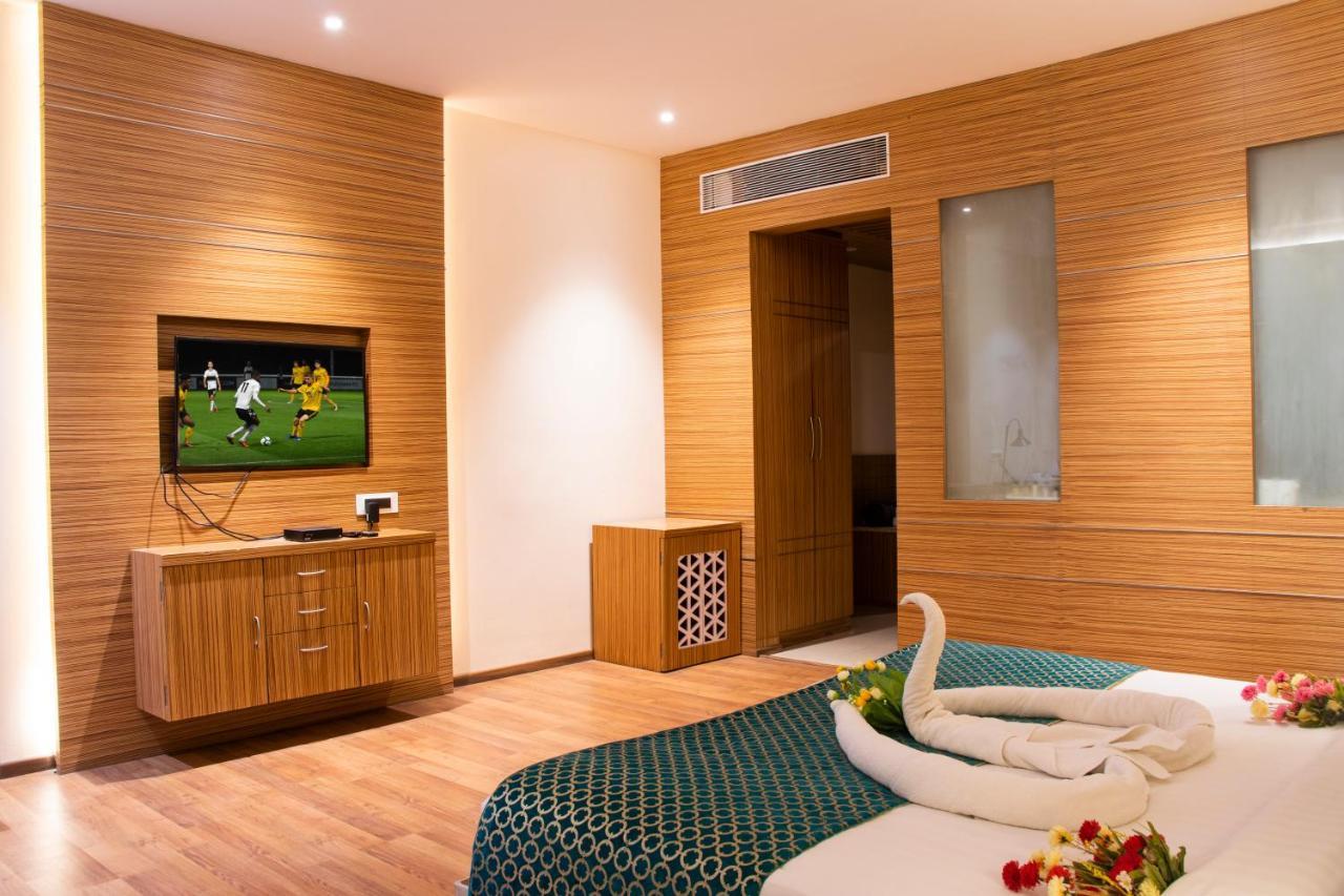 Hotel Landmark Rewa Extérieur photo